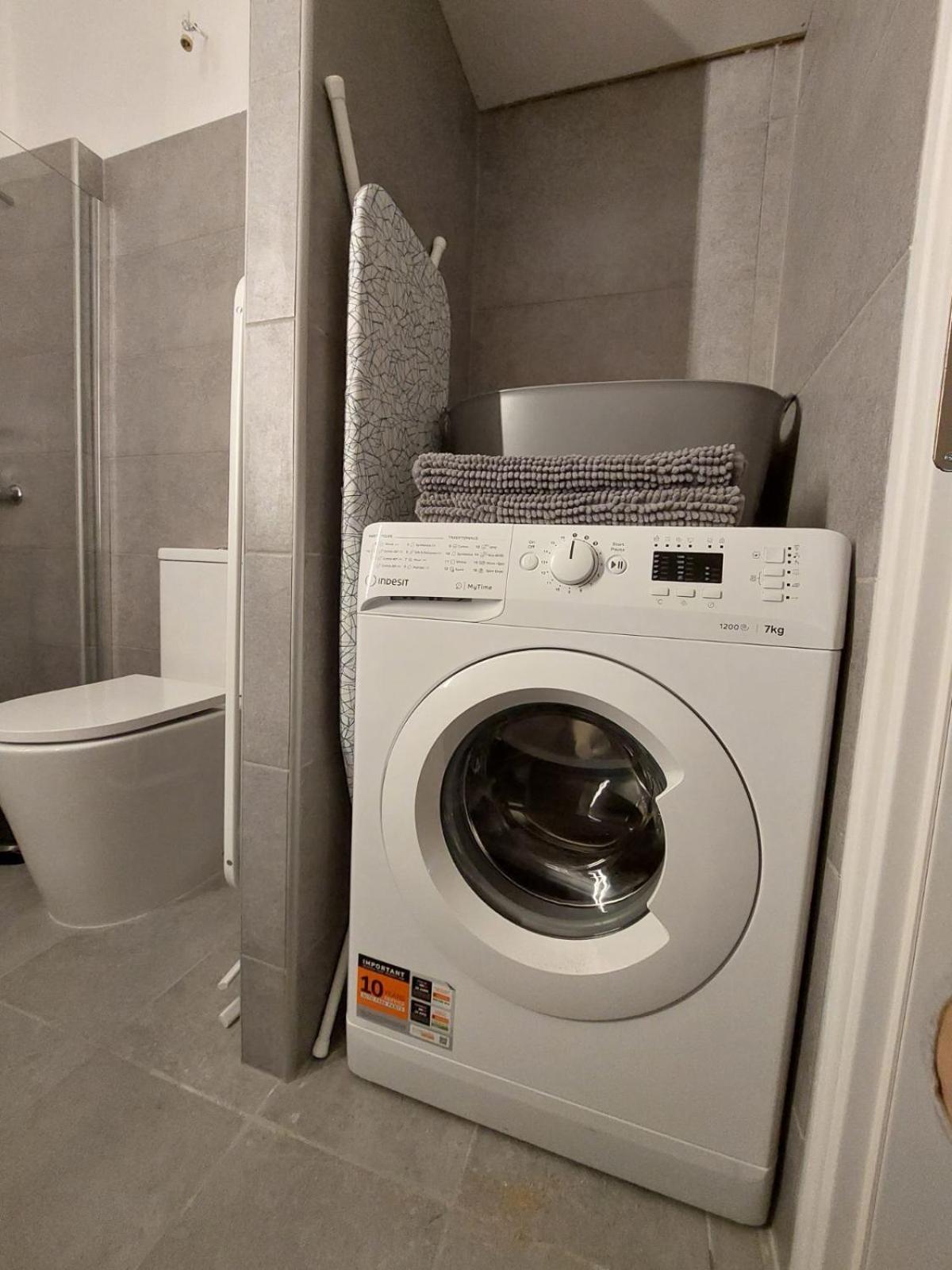 Leo Apartment
